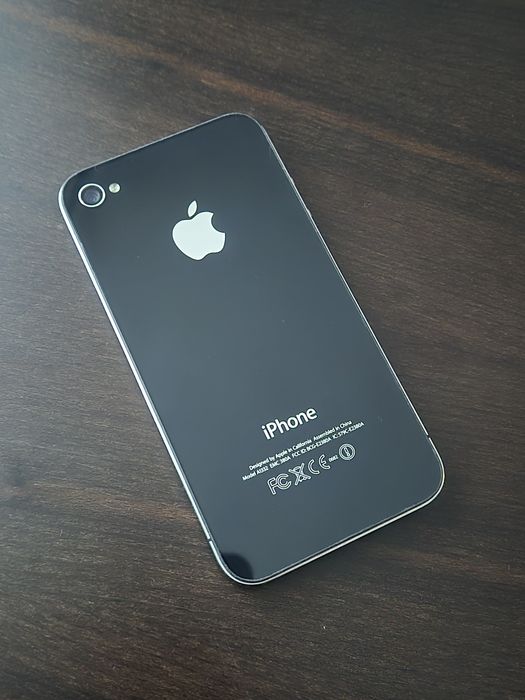 Vand Telefon De Colectie iPhone 4 Negru.