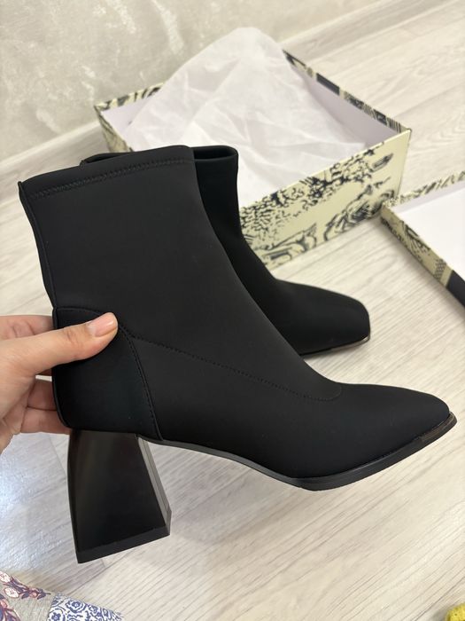 Осенняя ботинка с каблуком