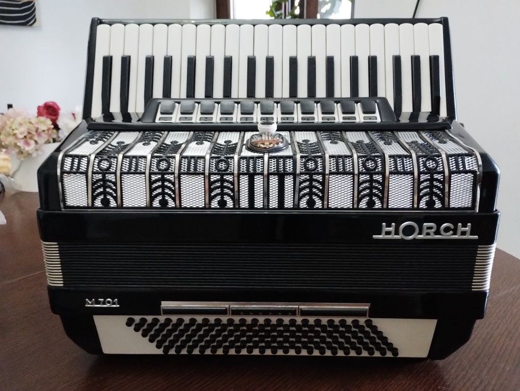 Acordeon  Horch 120 Bași, 11 Registre + 3 Registre la Basi In 4 Scaune
