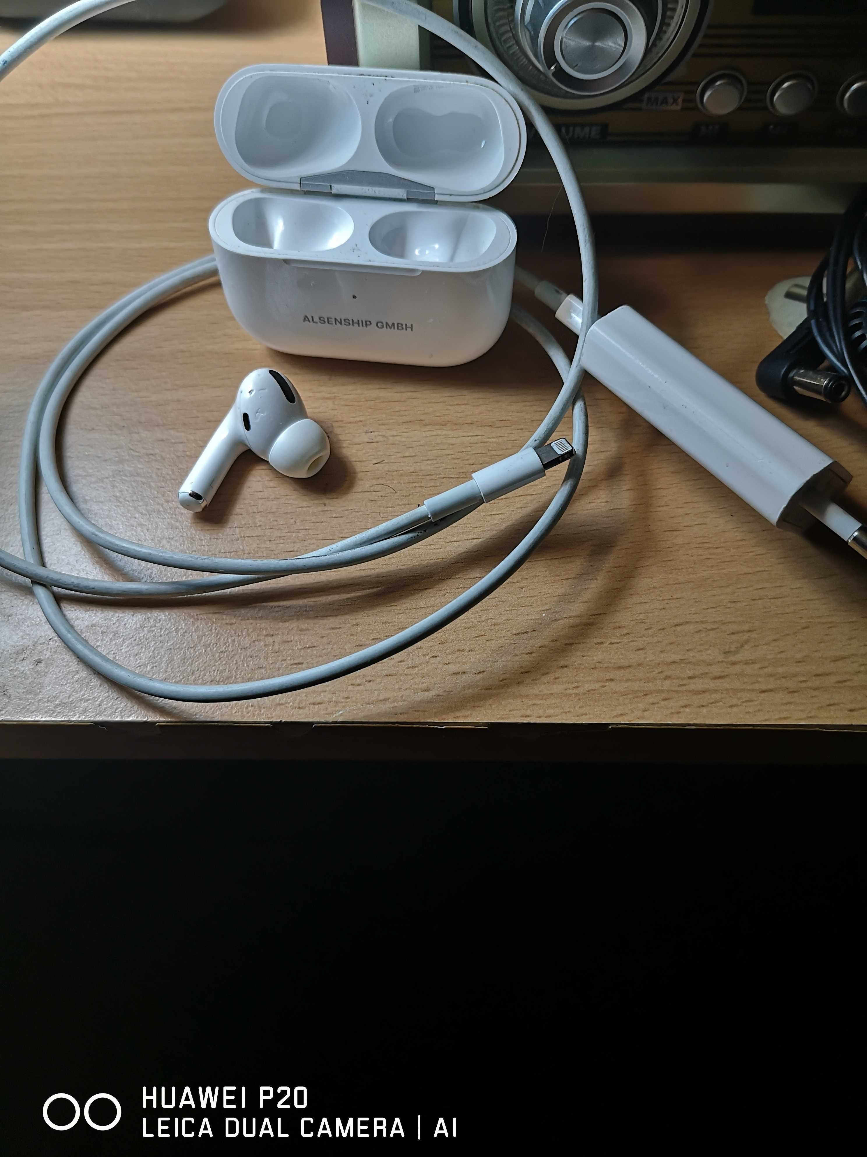 Casca stanga si carcasa Airpods Pro2. Functioneaza perfect.