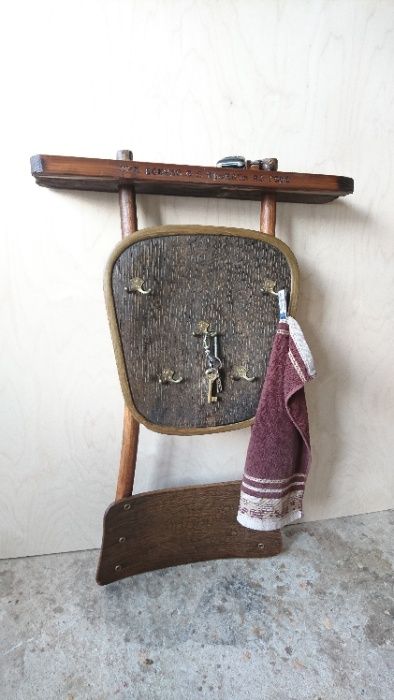 Закачалка за дрехи от стар виенски стол