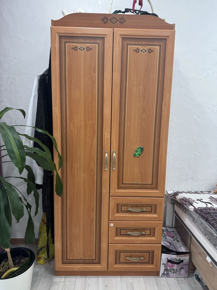 Продам шкаф для одежды.