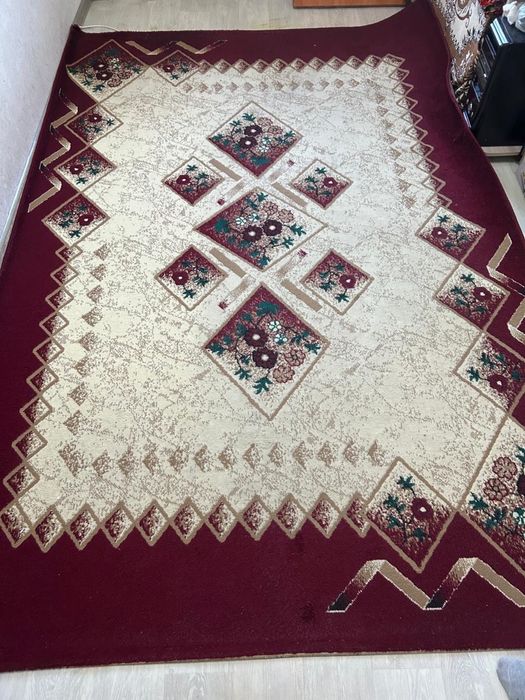 Продам ковер в хорошим состояний