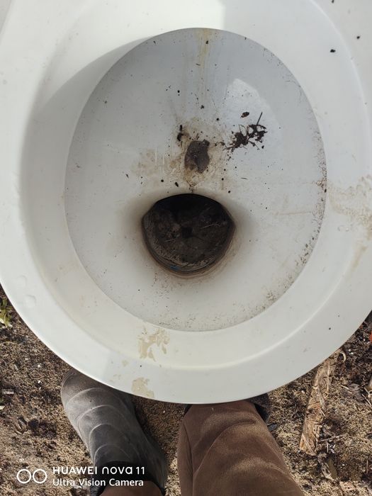 Унитазы фарфор 2 шт