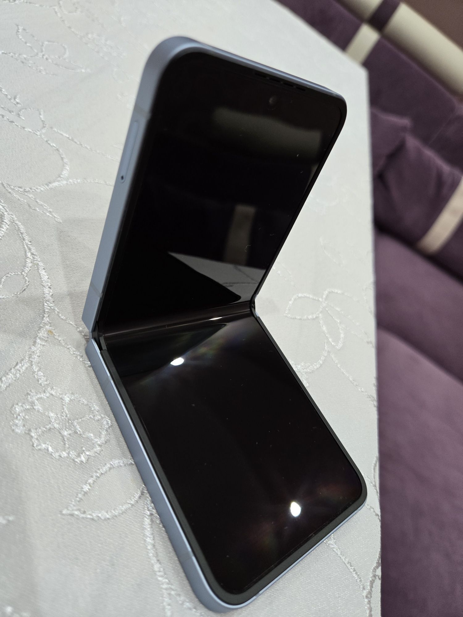 Samsung galaxy Z Flip6 256gb син на цвят