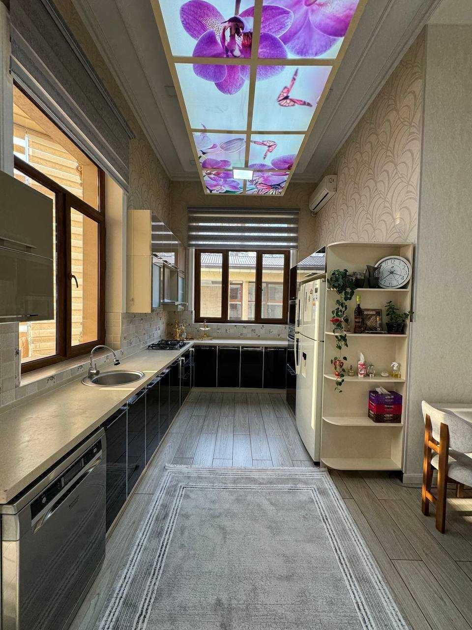 За отелем Grand Mir ул.Таффакур 9-комн 2-этажа 10-сот 650 м² бассейн