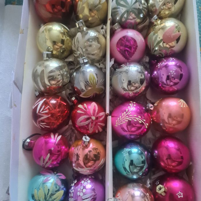 Продам елочные шарики. Новогодние игрушки