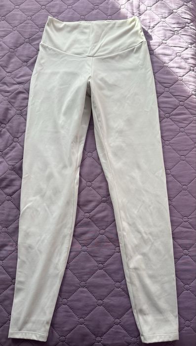 Бял клин на Oysho