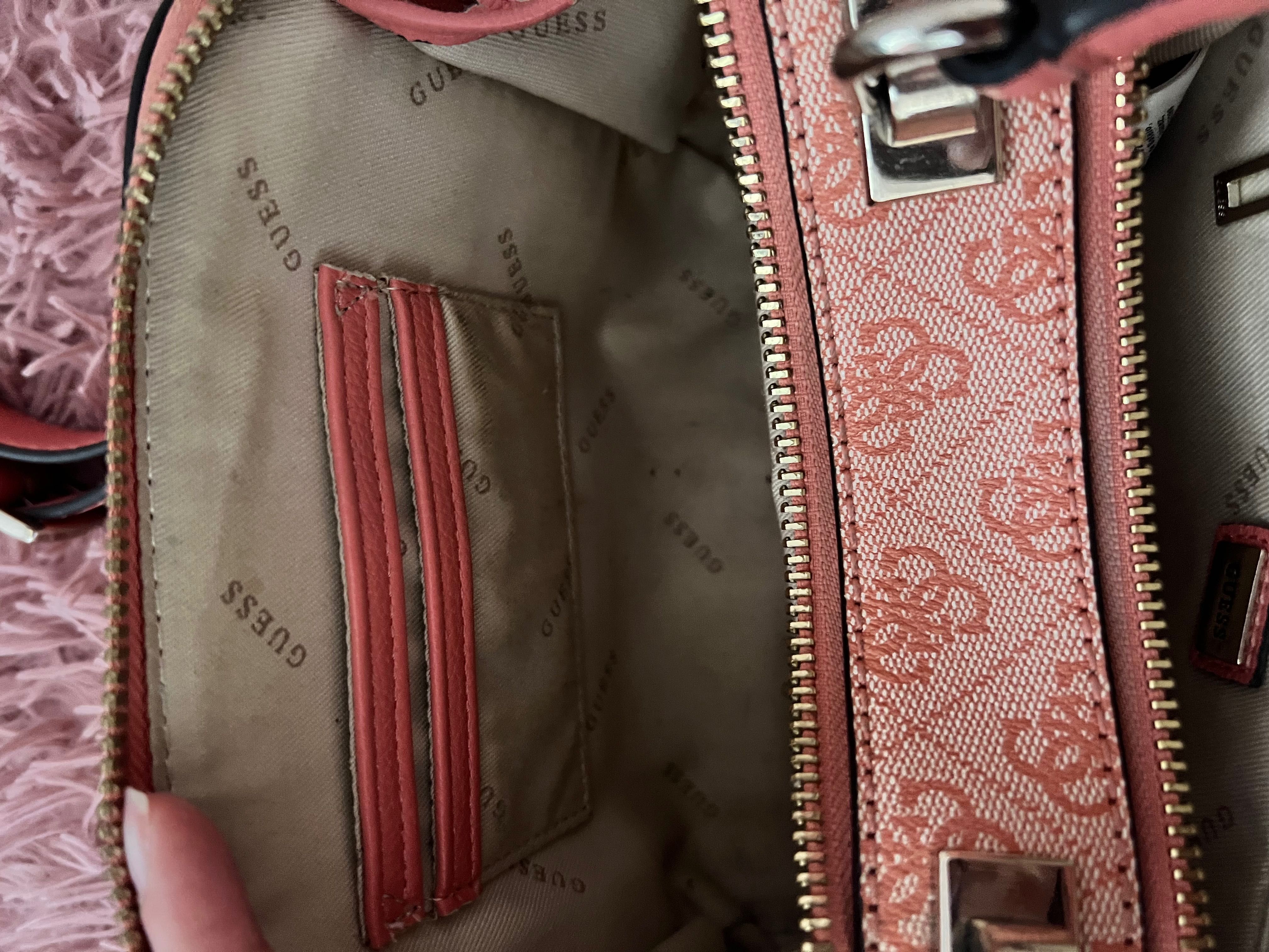 Оригинална чанта на GUESS