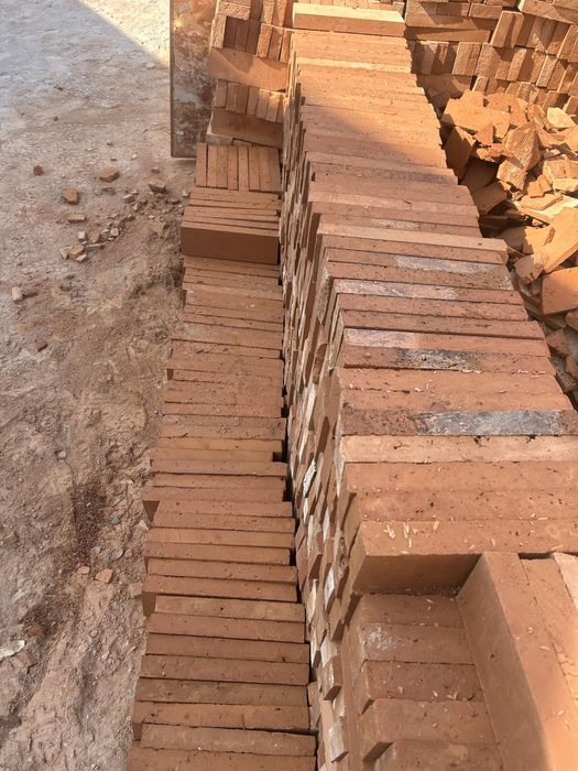 Mijloc de caramida  veche provenita din demolari