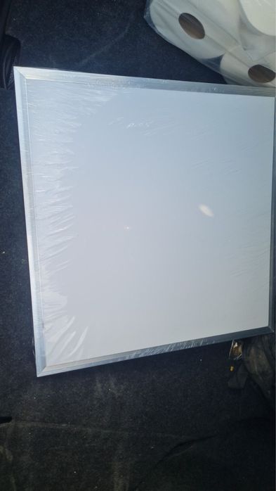 LED-панель (светодиодная панель) для освещения потолков или помещений.