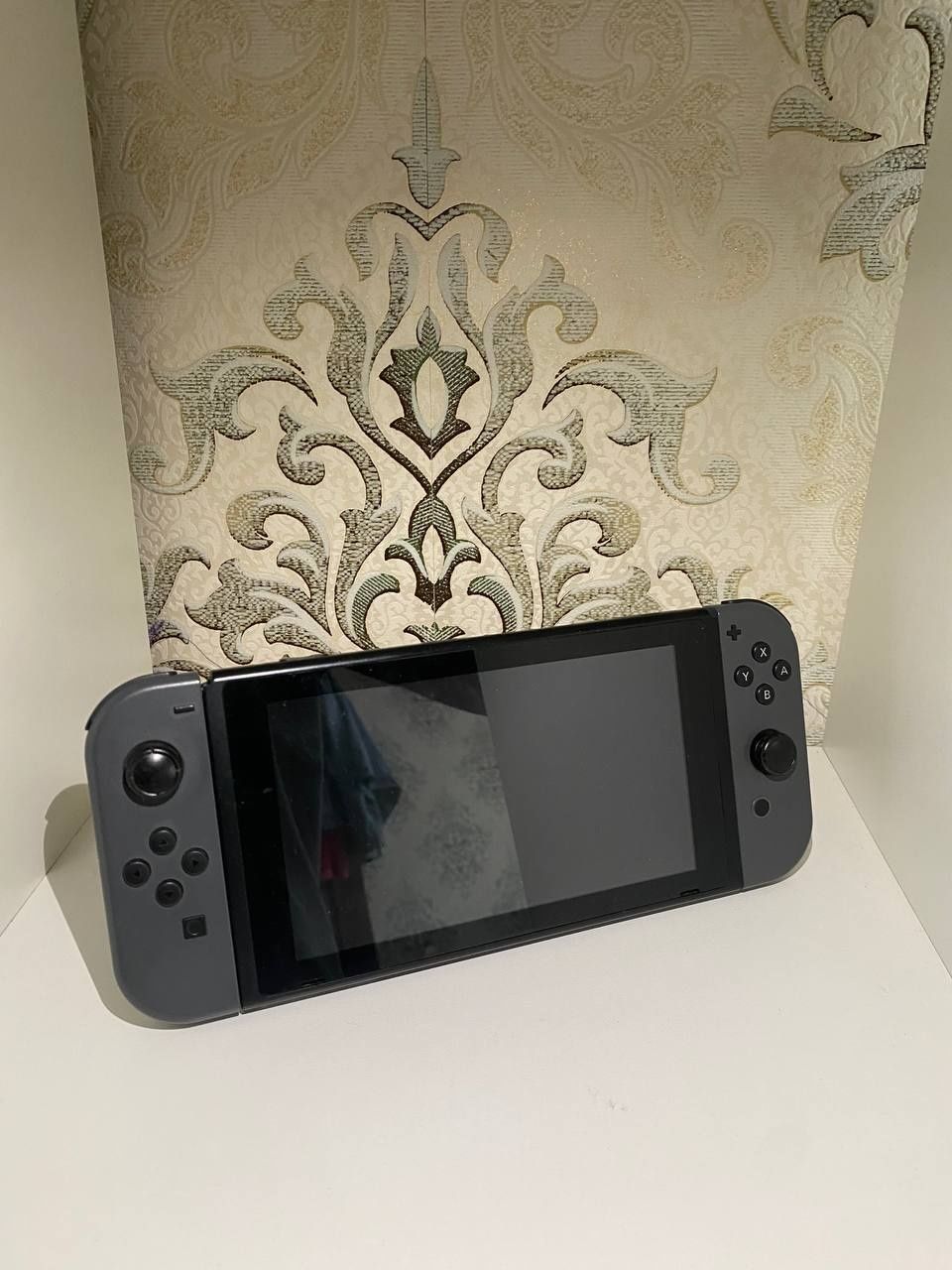 Nintendo Switch в идеальном состоянии + 2 игры и сумка в подарок!