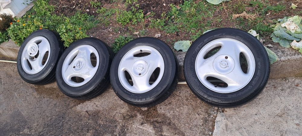 Комплект от 4бр. гуми с джанти 165/70 R14