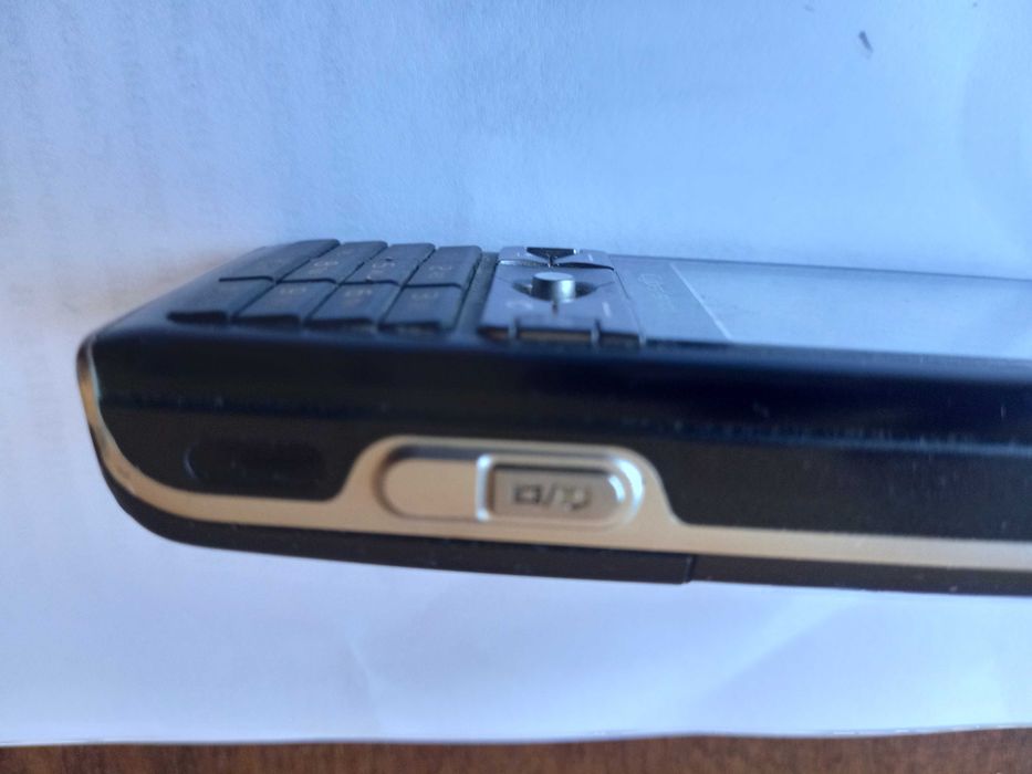 мобилeн телефон ZTE Blade 50 и  Sony Ericsson K800