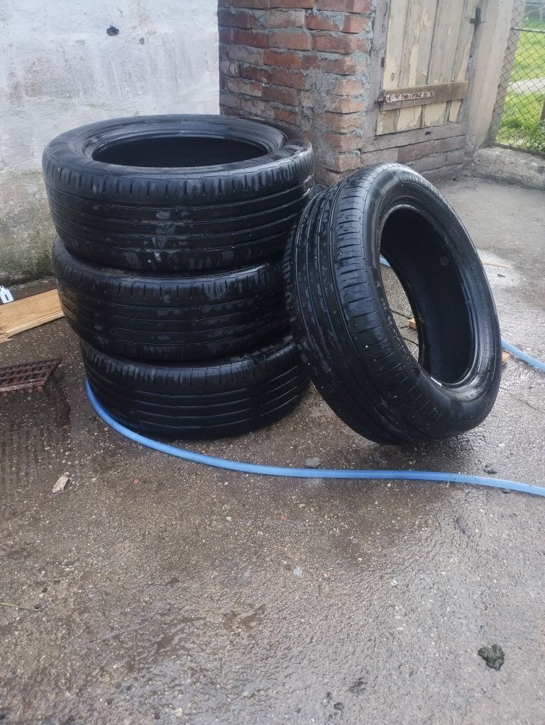 Vând cauciucuri continental 205/55 R16