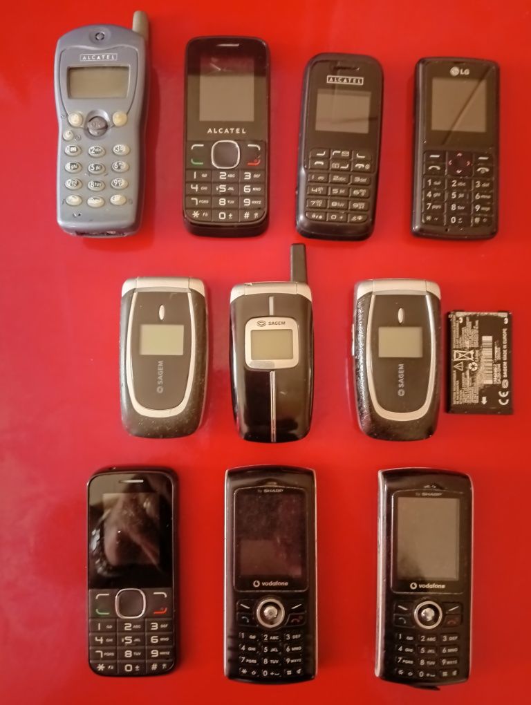 Vând telefon Yezz cu trei simuri