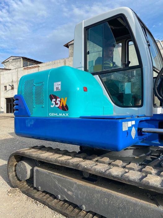 Inchiriez   Excavator 5,5 Tone  cu picon (inchiriere utilaje)