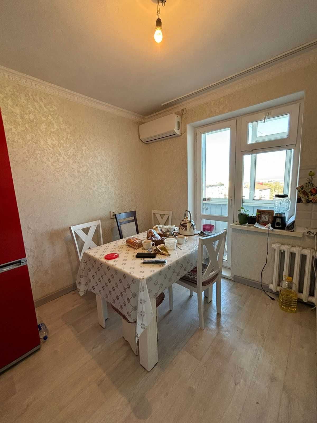 продам 4-х комнатную квартиру в 8 микрорайоне