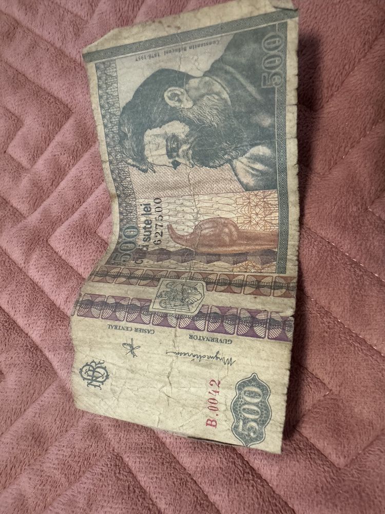 Vand bani vechi de hartie.