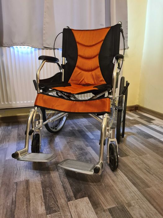 Scaun cu rotile pliabil