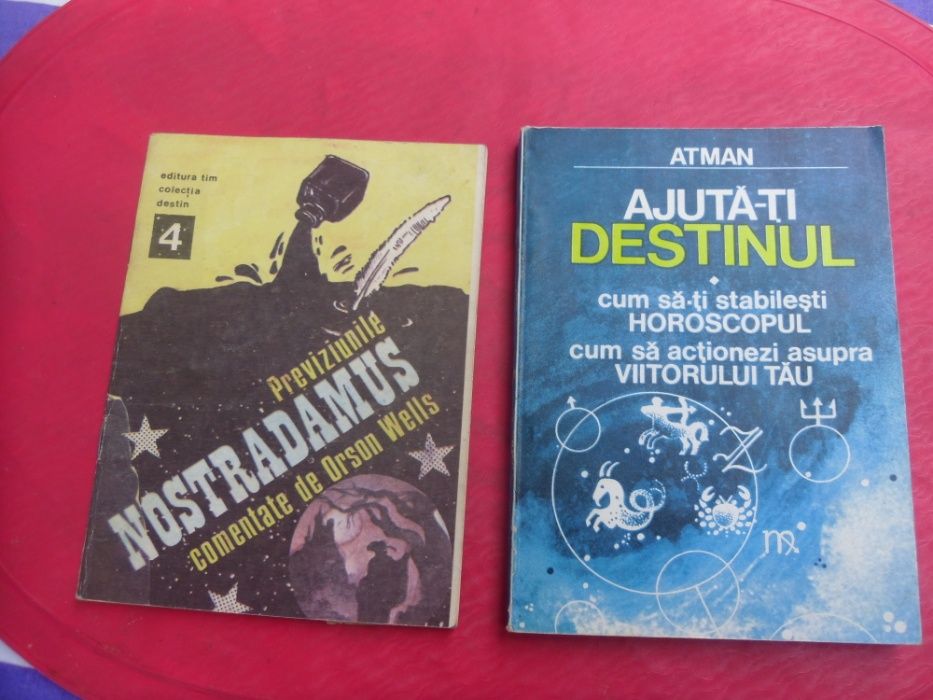 set 2 carti Nostradamus si Horoscop