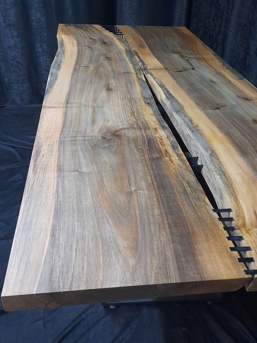 Маси и плотове от масив орех