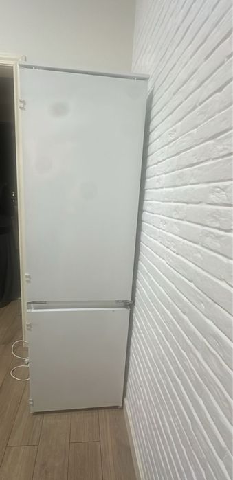 Продам холодильник SMEG 2017 года (не рабочий)