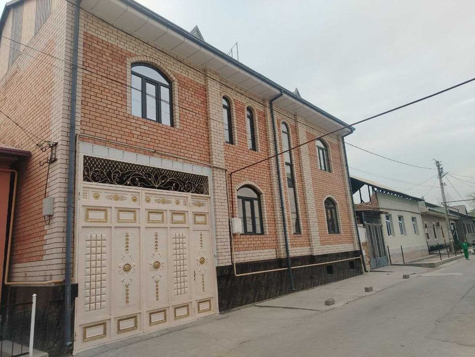 Уй сотитлади Чорток махаллада 6 сотих 2 кават тулик битган