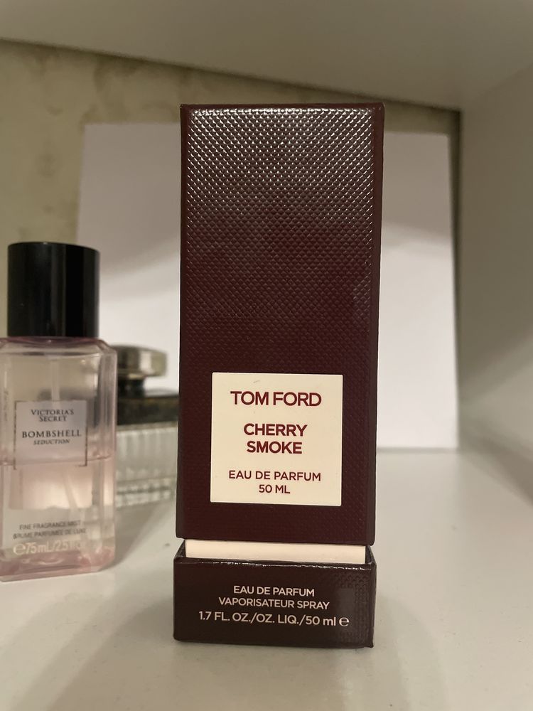 Продам духи новый аромат Tom Ford Smoke Cherry.Без обмена!!!