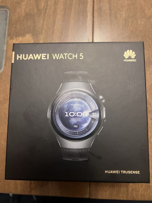 HUAWAEI watch 5 Чисто нов