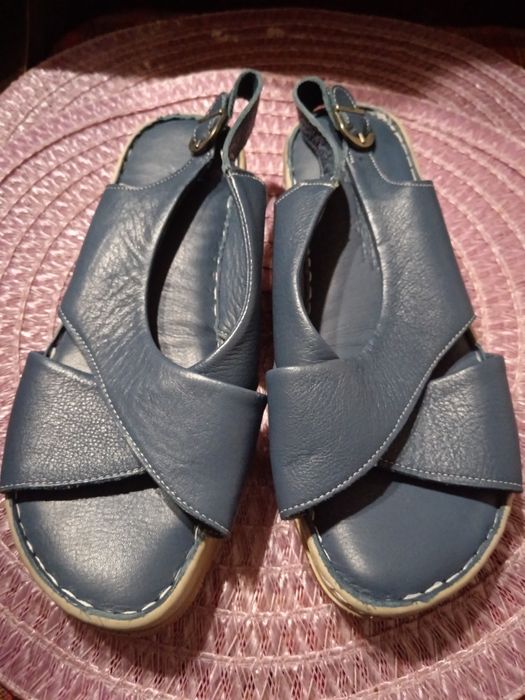 Нови сини летни сандали номер 38. Цена 20лв.