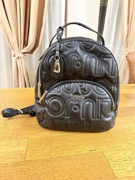 Дамски чанти и раници