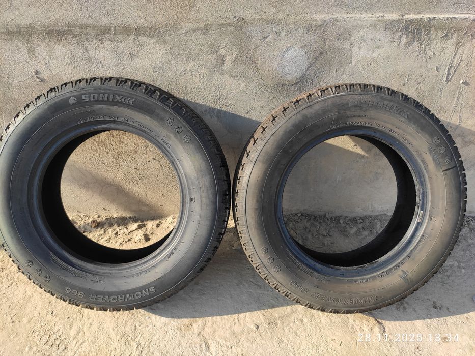 Зимние шины почти новые