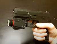 Тактически фенер за пистолет с лазерен прицел 2в1