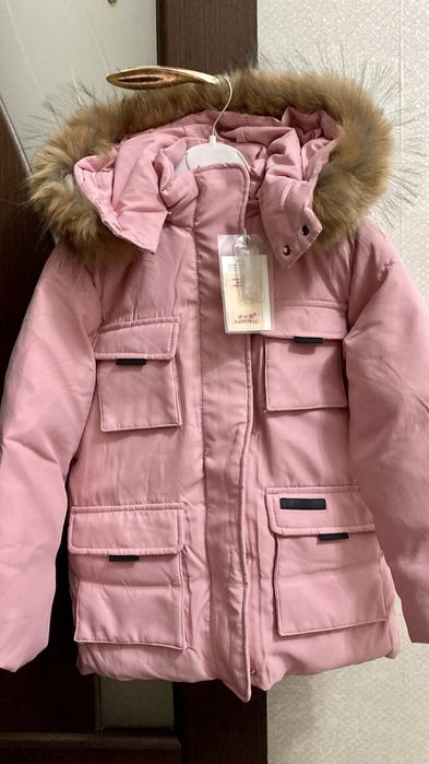 Продается новая зимняя детская куртка для девочек на 4-5 лет рост 120