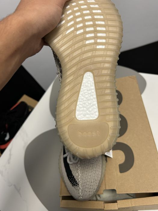 Yeezy 350 v2 negru cu gri
