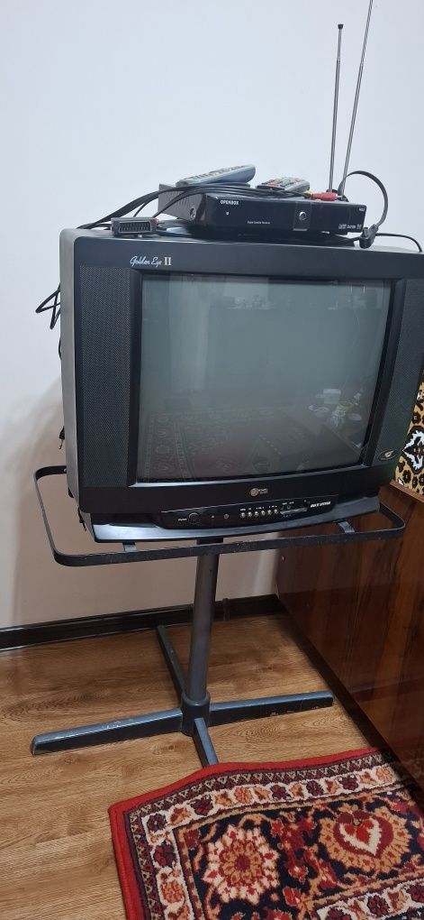 Телевизор LG Golden Eye II