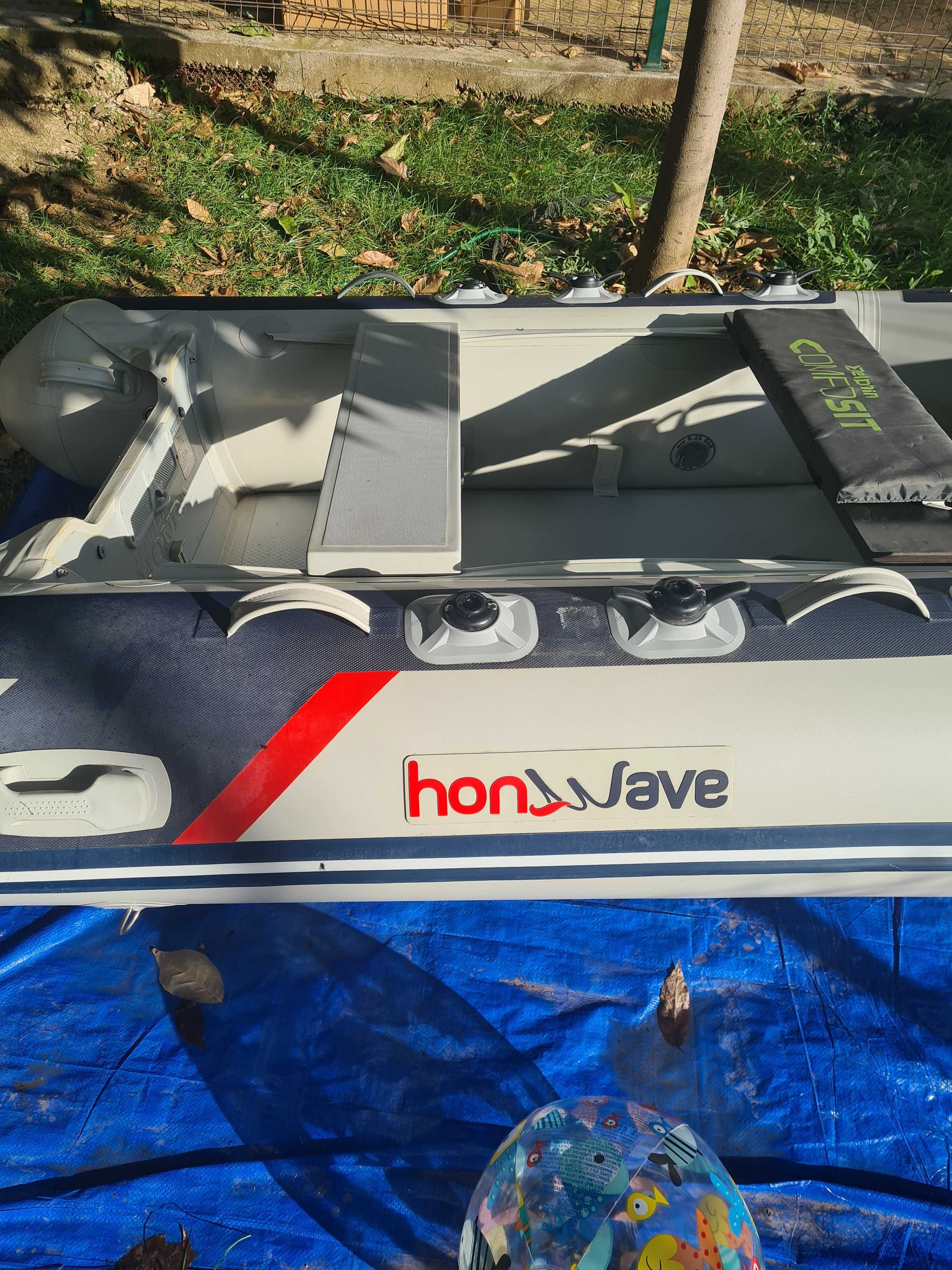 Продавам лодка HonWave T27IE3 и двигател Honda 2.3 к.с.