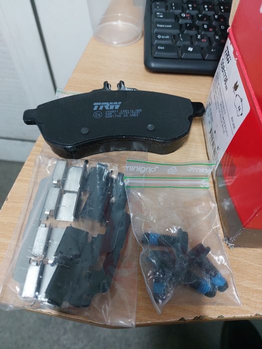 Чисто нови накладки TRW