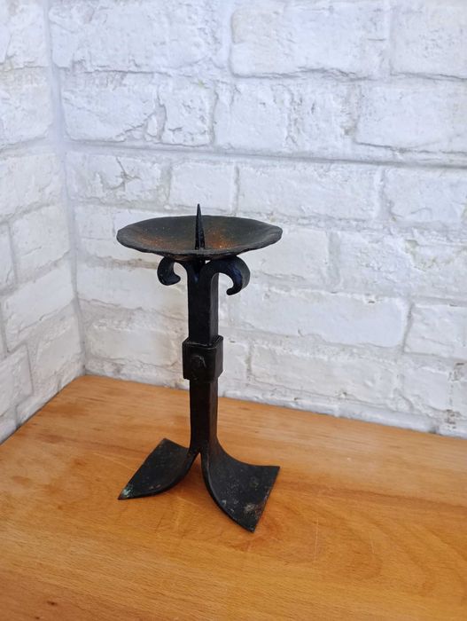 Стар свещник от ковано желязо