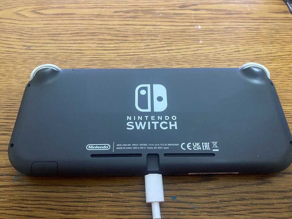 Nintendo switch lite чипованая с играми.
