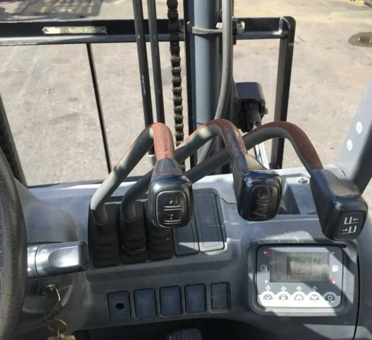 motostivuitor diesel 3 tone Nissan an fabricatie 2019