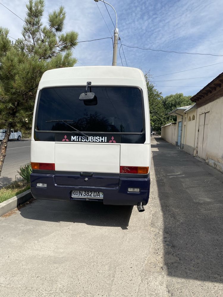 Микроавтобус Mitsubishi Rosa