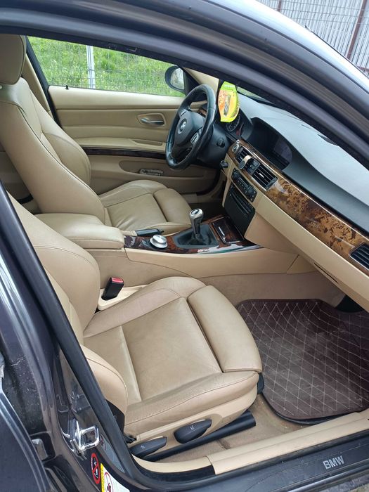 Vând BMW. 318i Motorizare:2.0 benzina.