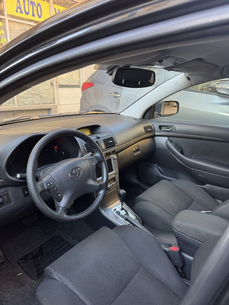Кола под наем RENT TOYOTA AVENSIS газ авто