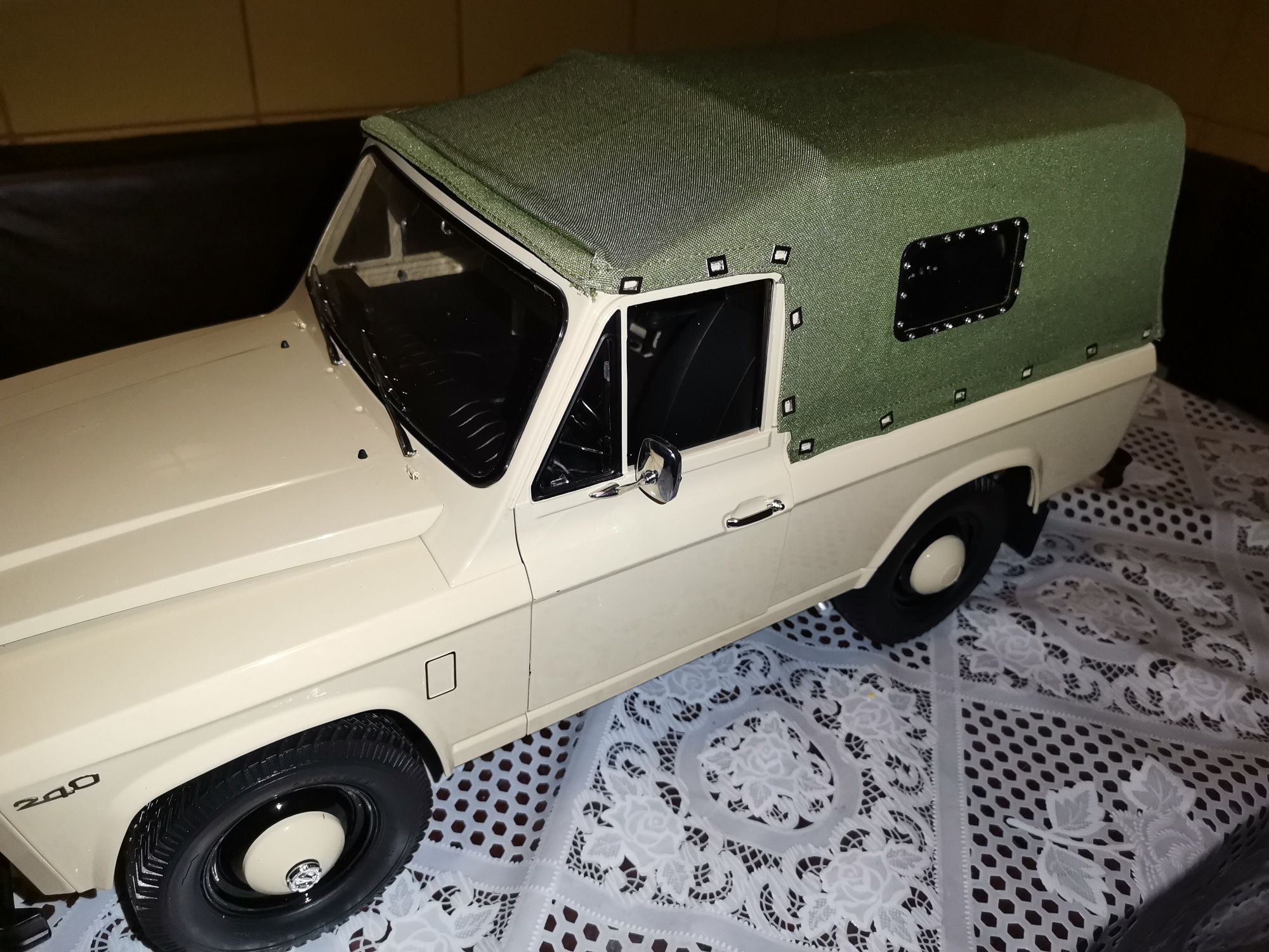 Macheta Aro 240 scara mare 1/ 8 completă dacia 1300 de agostini