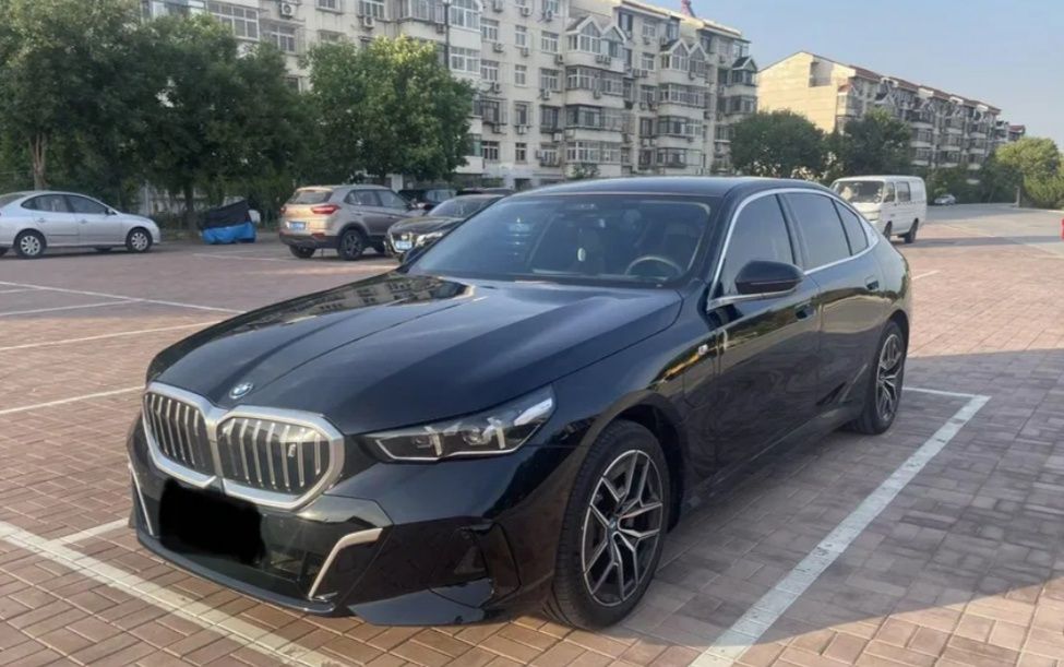 BMW i5 40L (715km)