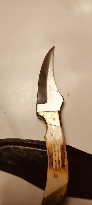 Cutit cu teaca din piele