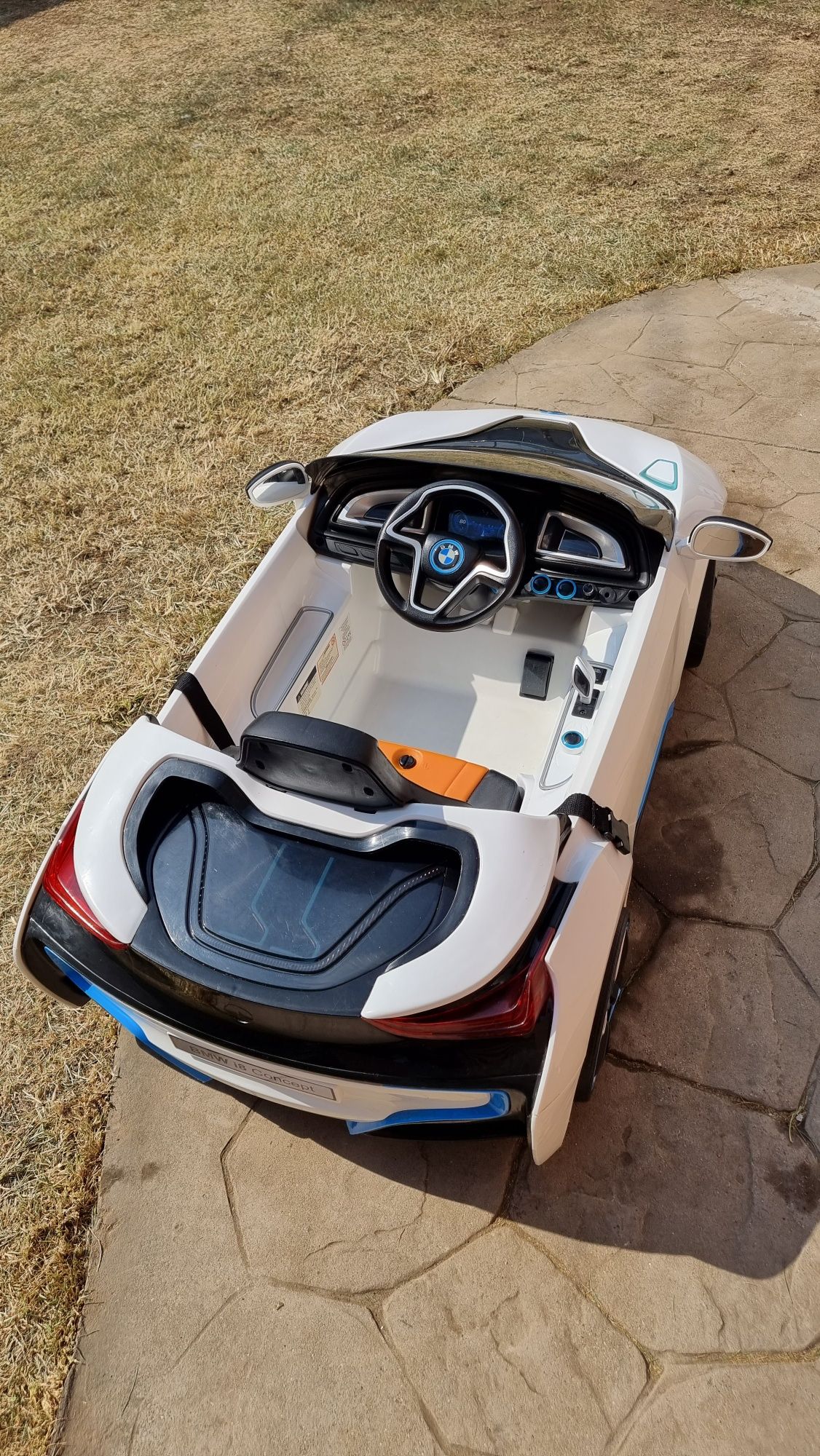 Masina electrica pentru copii BMW i8.