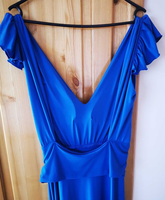 Vând rochii elegante